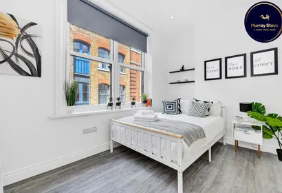 Stylish 2 bed 2 bath Hoxton Townhouse!