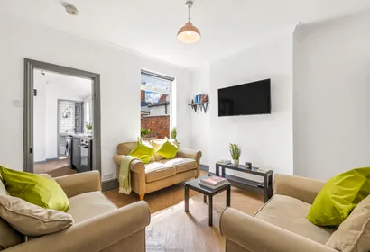 Spacious 2-bedroom townhouse in Lincoln!