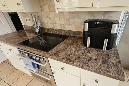 6 Bed House Basildon
