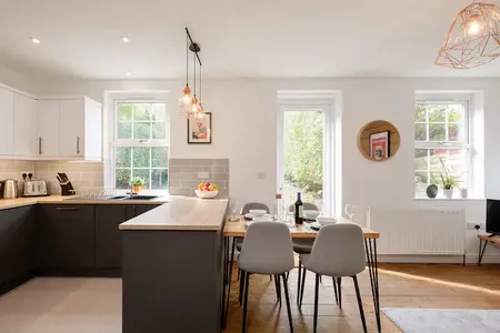 Long Stays 4 Bed 2 Bath Parking