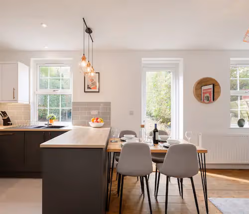 Long Stays 4 Bed 2 Bath Parking