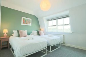 Long Stays 4 Bed 2 Bath Parking