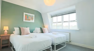 Long Stays 4 Bed 2 Bath Parking