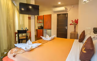 60 Feet Road Apartment