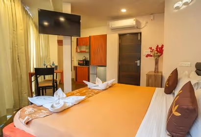 60 Feet Road Apartment