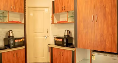 60 Feet Road Apartment