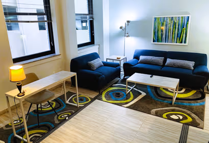 Griswold St Apartment