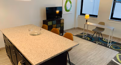 Griswold St Apartment