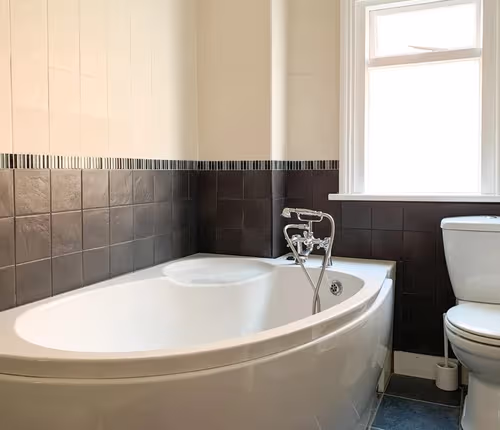 Cosy + Modern City Centre Oasis