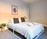 Cosy + Modern City Centre Oasis