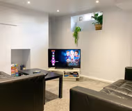 Cosy + Modern City Centre Oasis