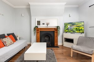 Central-Basement Flat 1-Parking