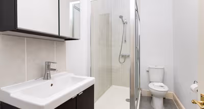 Central-Two Bed-Flat 2-Parking