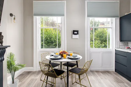 Central-Two Bed-Flat 2-Parking