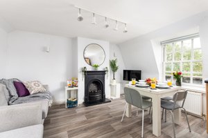 Central-Two Bed-Flat 4-Parking