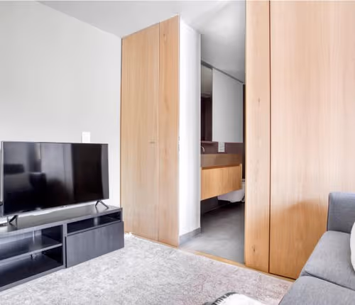 R. Artilharia service apartment