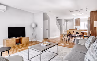 Forest Glen St Apartment