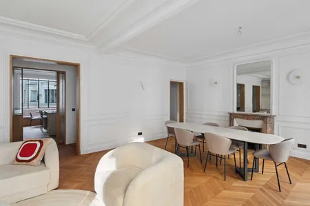 Tree-Lined Tranquility in the Heart of the 16th Arrondissement