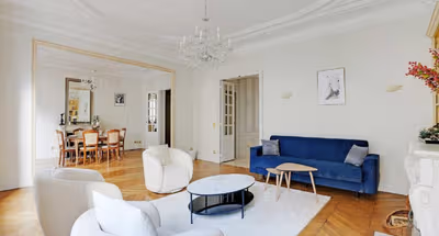 Stunning Apartment Steps from Trocadéro