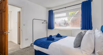 Spacious 4 Bed Home, Sleeps 10, Pool Table, Parking