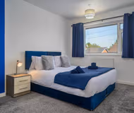 Spacious 4 Bed Home, Sleeps 10, Pool Table, Parking