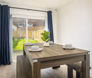 Spacious 4 Bed Home, Sleeps 10, Pool Table, Parking