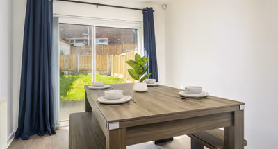 Spacious 4 Bed Home, Sleeps 10, Pool Table, Parking