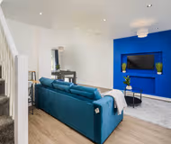 Spacious 4 Bed Home, Sleeps 10, Pool Table, Parking