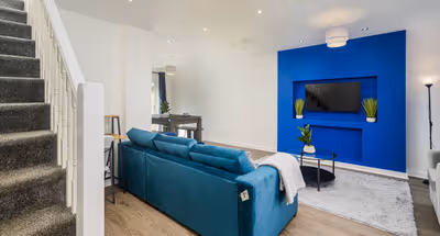 Spacious 4 Bed Home, Sleeps 10, Pool Table, Parking