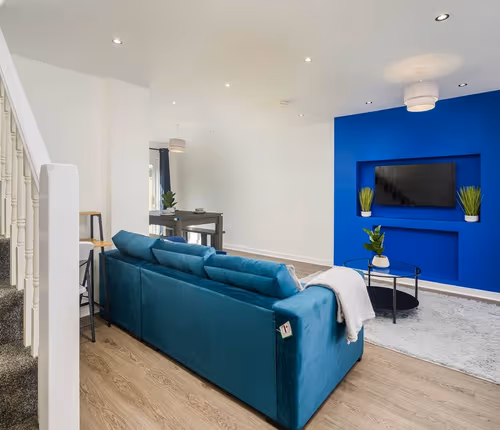 Spacious 4 Bed Home, Sleeps 10, Pool Table, Parking