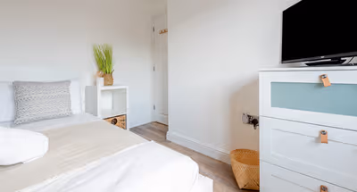 4 bedroom luxury new build home near Cheshire Oaks