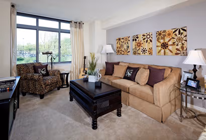 Tuckerman Ln Apartment