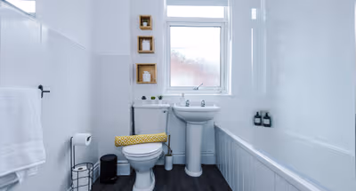 NEW! Spacious Home, Ideal for Groups, FREE Parking