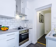 NEW! Spacious Home, Ideal for Groups, FREE Parking