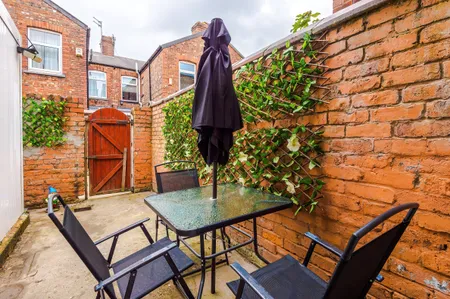 NEW! Spacious Home, Ideal for Groups, FREE Parking