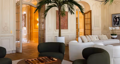 GRAND PALATIAL OASIS: 400M² OF OPULENCE WITH 4 ROYAL SUITES