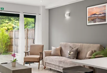 4 Bed House Near Gatwick Airport