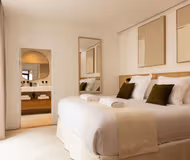 Completely refurbished& custom-built 2 living rooms, 6premium bedrooms, &terrace