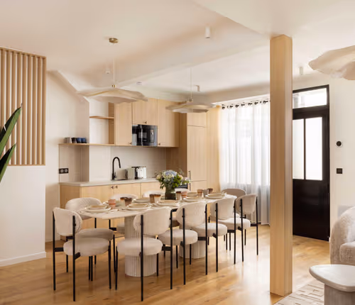 Completely refurbished& custom-built 2 living rooms, 6premium bedrooms, &terrace