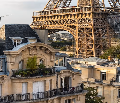 A sight to behold of the Eiffel! 450m² La Magnifique ultra luxury Eiffel duplex