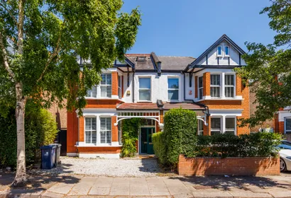 Free Parking | Pool Table | 6 Bed House | Acton
