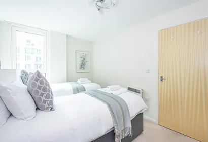 St George Wharf Serviced Apartment