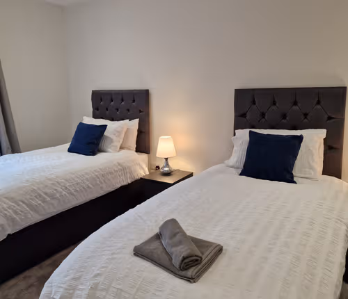 Luxury 3 Bed House w Parking & Garden!