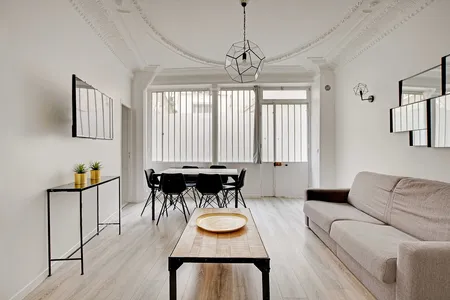 Stylish Apartment on Rue du Faubourg Poissonnière, Vibrant Paris