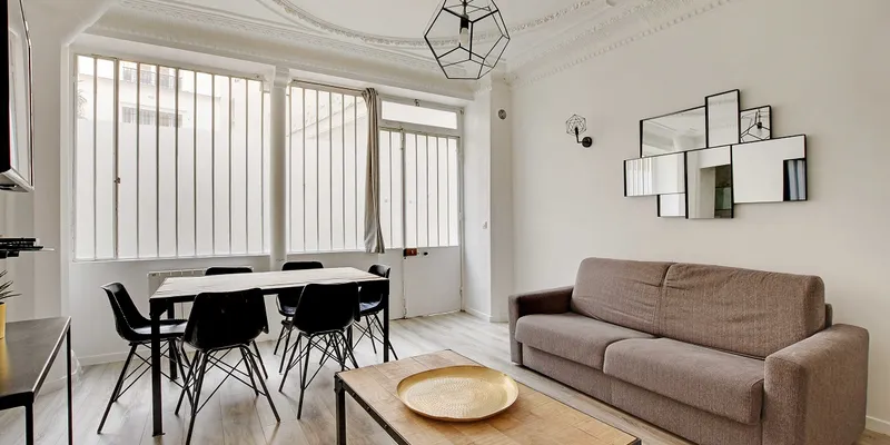 Stylish Apartment on Rue du Faubourg Poissonnière, Vibrant Paris