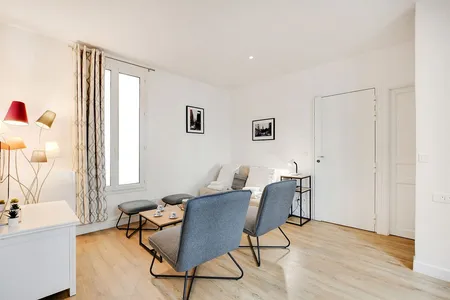 Charming Urban Retreat: Cozy Rue des Portes Blanches Serviced Apartment