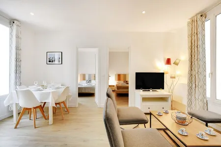 Charming Urban Retreat: Cozy Rue des Portes Blanches Serviced Apartment