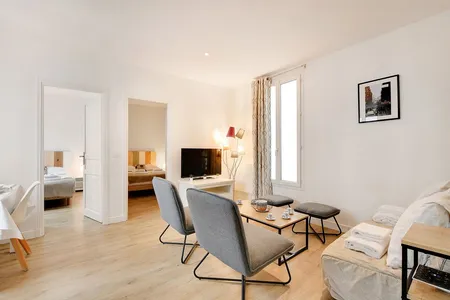 Charming Urban Retreat: Cozy Rue des Portes Blanches Serviced Apartment