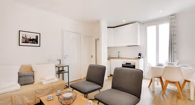 Charming Urban Retreat: Cozy Rue des Portes Blanches Serviced Apartment