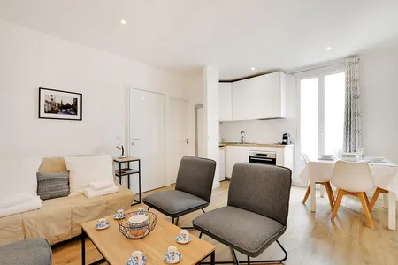 Charming Urban Retreat: Cozy Rue des Portes Blanches Serviced Apartment